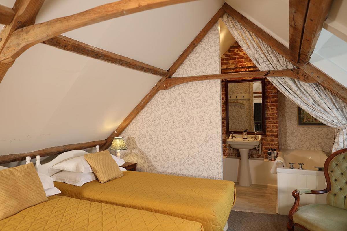 Carrick'S At Castle Farm Hotel Swanton Morley Exterior photo